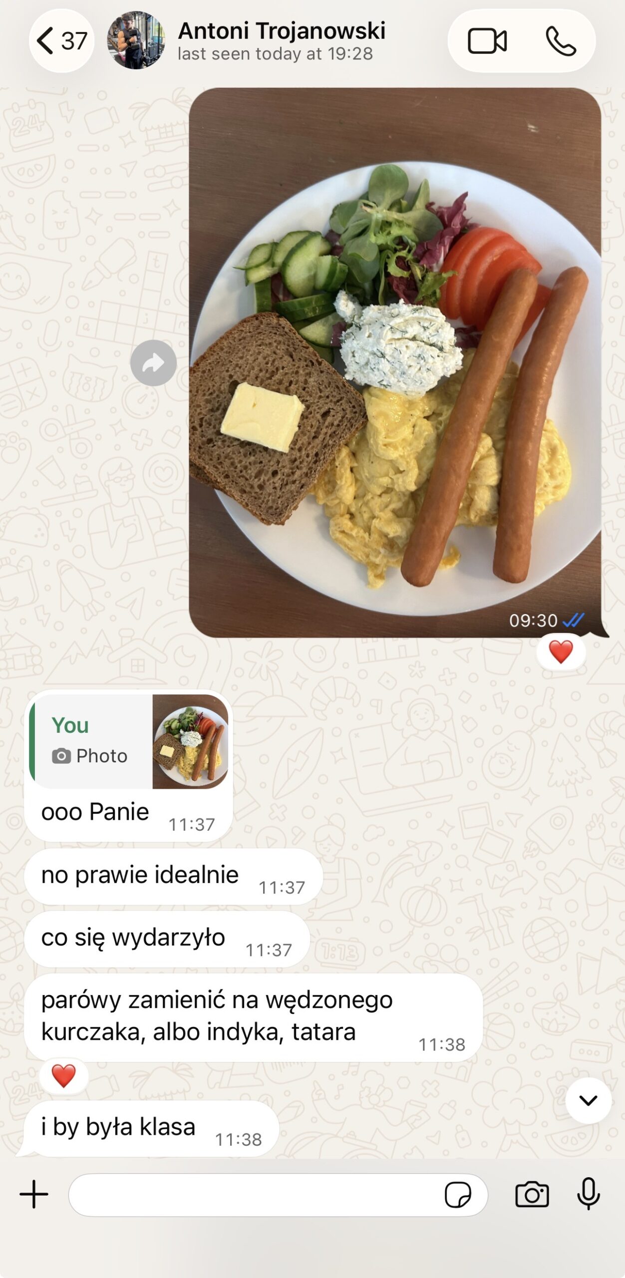 Specjalista Personal Up analizuje raport podopiecznego